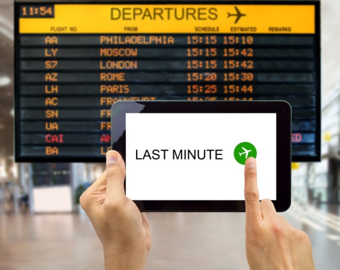 Minute last deals book travel whatsapp tweet email share flight thanksgiving hacks hotel